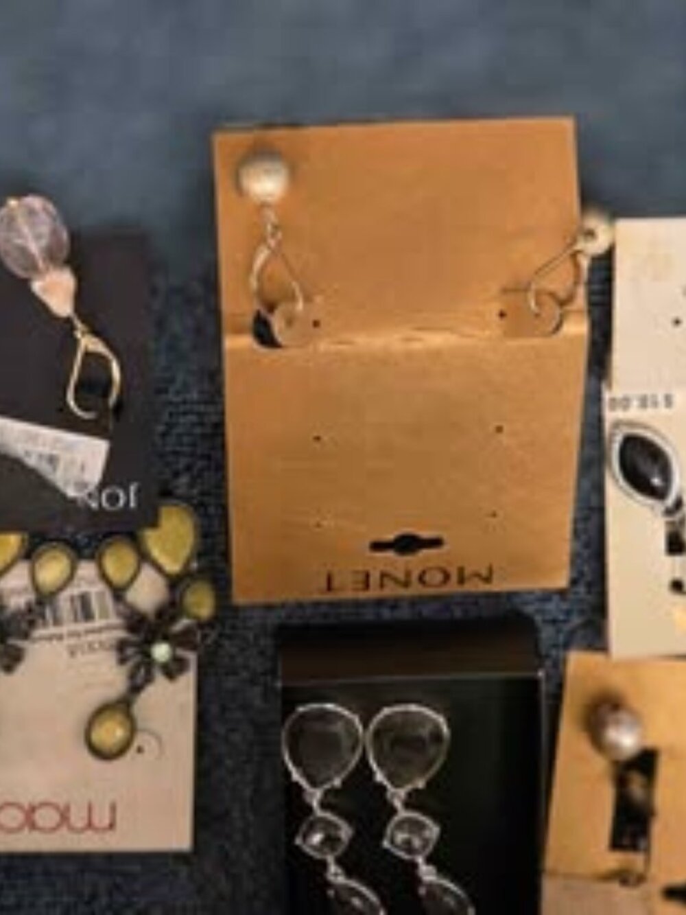 LOT FULL OF EARRINGS NEVER WORN